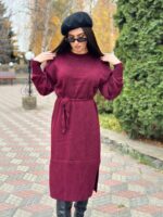Жіноча сукня з поясом бордового кольору 00573