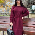 Жіноча сукня з поясом бордового кольору 00573