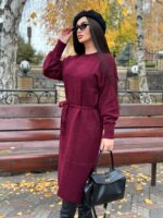 Жіноча сукня з поясом бордового кольору 00573