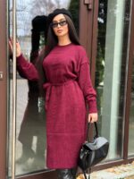 Жіноча сукня з поясом бордового кольору 00573