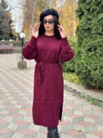 Жіноча сукня з поясом бордового кольору 00573