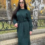 Жіноча сукня з поясом смарагдового кольору 00574