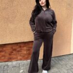 Жіночій велюровий костюм на блискаві шоколадного кольору 00680