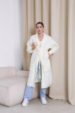 Жіночий кардиган з плетеним поясом молочного кольору 00604