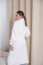 Жіночий кардиган з плетеним поясом молочного кольору 00604