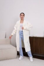 Жіночий кардиган з плетеним поясом молочного кольору 00604