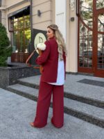 Жіночий класичний костюм бордового кольору 00529