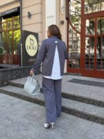 Жіночий класичний костюм кольору графіт 00528