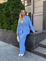 Жіночий класичний костюм з лампасами блакитного кольору 00527