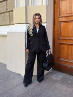 Жіночий класичний костюм з лампасами чорного кольору 00518