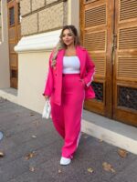 Жіночий класичний костюм з лампасами малинового кольору 00519