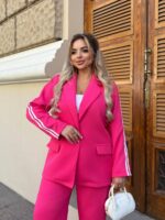 Жіночий класичний костюм з лампасами малинового кольору 00519