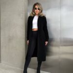 Жіночий костюм шоколадного кольору з білою вставкою 00551