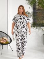 Жіночий костюм з принтом білого кольору 00631