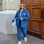 Жіночий костюм з сорочкою блакитного кольору 00534