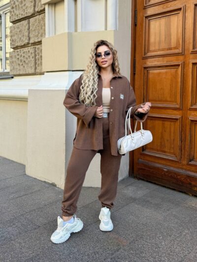 Жіночий костюм з сорочкою кольору мокко 00530