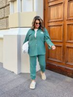 Жіночий костюм з сорочкою зеленого кольору 00531