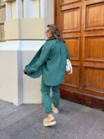 Жіночий костюм з сорочкою зеленого кольору 00531