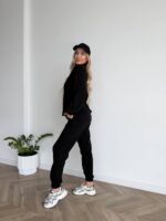 Жіночий костюм з вельвету чорного кольору 00663