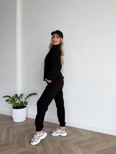 Жіночий костюм з вельвету чорного кольору 00663