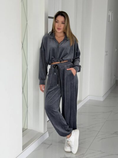 Жіночий костюм з велюру кольору графіт 00665