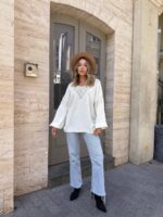 Жіночий легкий светр з візерунком молочного кольору 00557