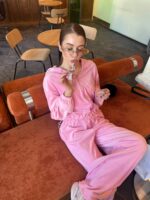 Жіночий легкий велюровий костюм з капюшоном рожевого кольору 00628