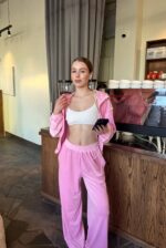 Жіночий легкий велюровий костюм з капюшоном рожевого кольору 00628