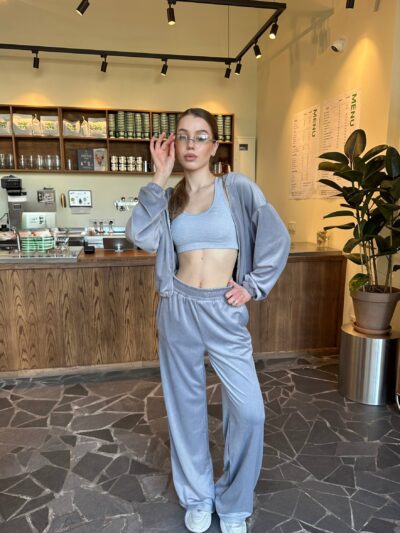 Жіночий легкий велюровий костюм з капюшоном сірого кольору 00630