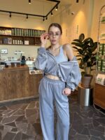 Жіночий легкий велюровий костюм з капюшоном сірого кольору 00630