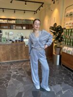 Жіночий легкий велюровий костюм з капюшоном сірого кольору 00630