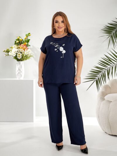 Жіночий стильний костюм з крепу синього кольору 00647