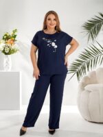 Жіночий стильний костюм з крепу синього кольору 00647