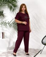 Жіночий стильний костюм з надписом із стразів бордового кольору 00634