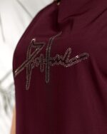 Жіночий стильний костюм з надписом із стразів бордового кольору 00634