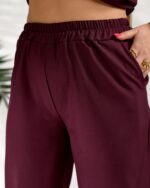 Жіночий стильний костюм з надписом із стразів бордового кольору 00634