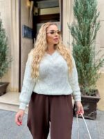 Жіночий светр молочного кольору 00567