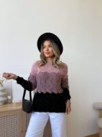 Жіночий трикольоровий в’язаний светр з ажурним візерунком кольору темна пудра 00578