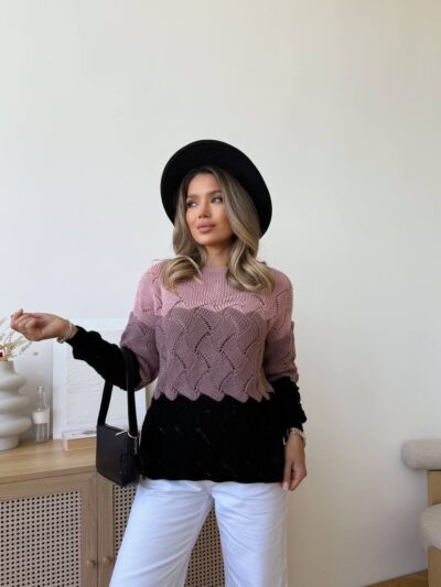 Жіночий трикольоровий в’язаний светр з ажурним візерунком кольору темна пудра 00578