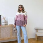 Жіночий трикольоровий в’язаний светр з журним візерунком молочного кольору 00577