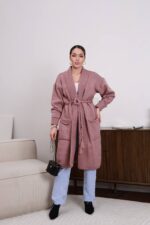 Жіночий в’язаний кардиган з етнічним візерунком кольору темна пудра 00601