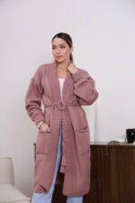 Жіночий в’язаний кардиган з етнічним візерунком кольору темна пудра 00601