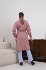 Жіночий в’язаний кардиган з етнічним візерунком кольору темна пудра 00601