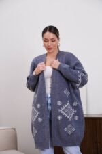 Жіночий в’язаний кардиган з етнічним візерунком синього кольору 00597