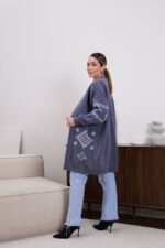 Жіночий в’язаний кардиган з етнічним візерунком синього кольору 00597