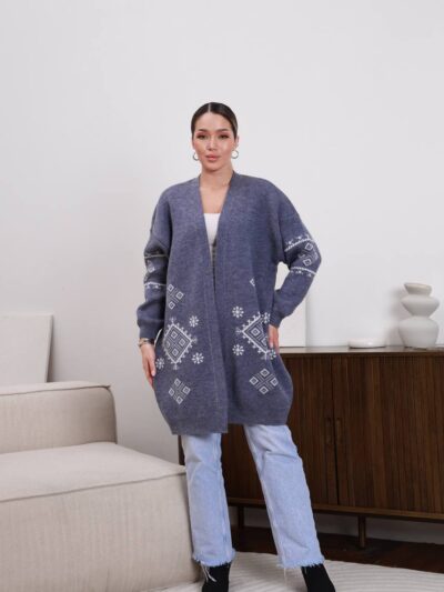 Жіночий в’язаний кардиган з етнічним візерунком синього кольору 00597