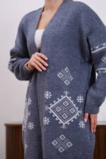 Жіночий в’язаний кардиган з етнічним візерунком синього кольору 00597