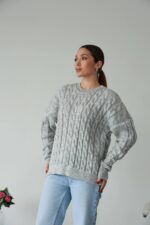 Жіночий в’язаний однотонний светр сірого кольору 00591