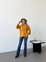 Жіночий в’язаний светр з ажурним візерунком гірчичного кольору 00585