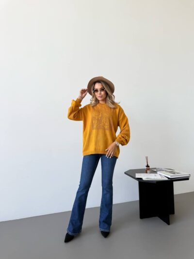 Жіночий в’язаний светр з ажурним візерунком гірчичного кольору 00585